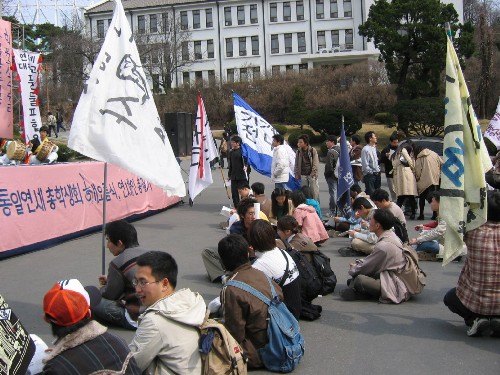 17일 연세대학교 민주광장에서 열린 '연세인 해오름식 총궐기대회' 